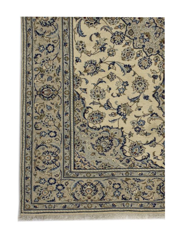 100092 Beautiful traditional muted, neutral toned Persian Kashan rug. Traditional hand double knotted rug in vegetable dyed wool . This rug is made to last as only quality wool rugs can 361×260100198